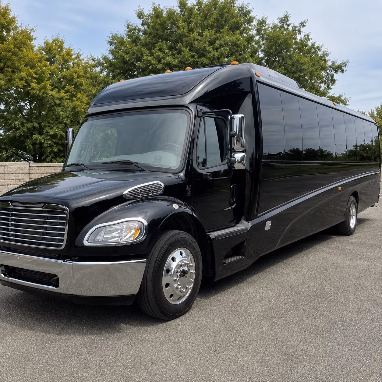 everett 28 passenger minibus