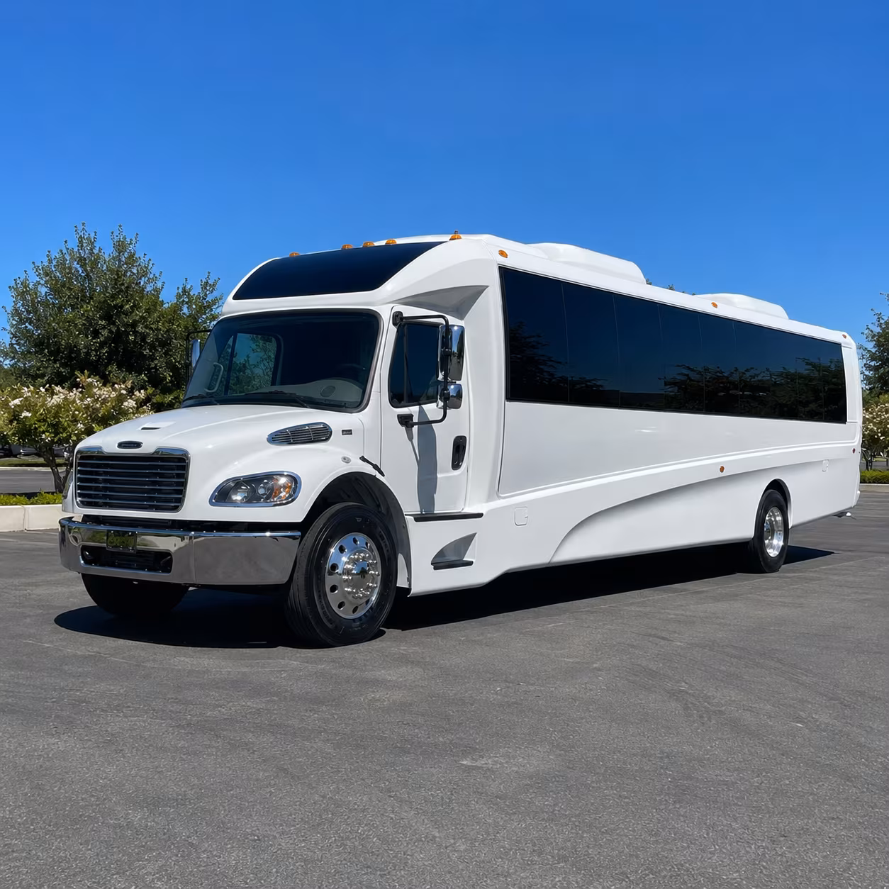 everett 30 passenger minibus