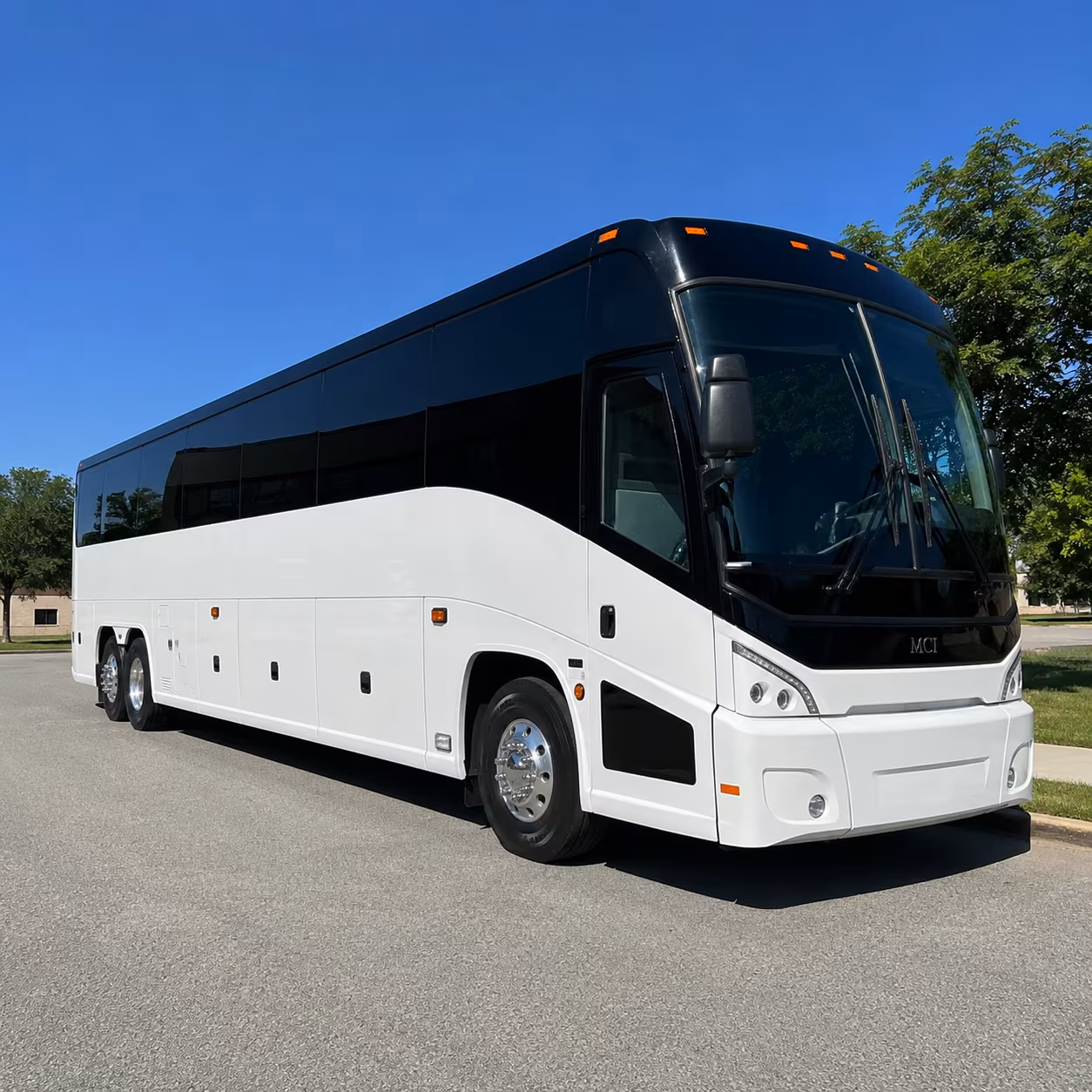 everett 40 passenger charter bus